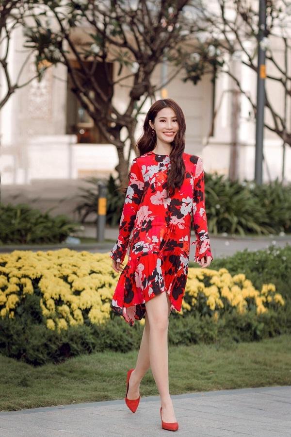 Váy hoa - Ảnh 1 - 5 Kiểu váy đầm cứ tết lại cháy hàng, nàng nào cũng nên thủ sẵn vài cái