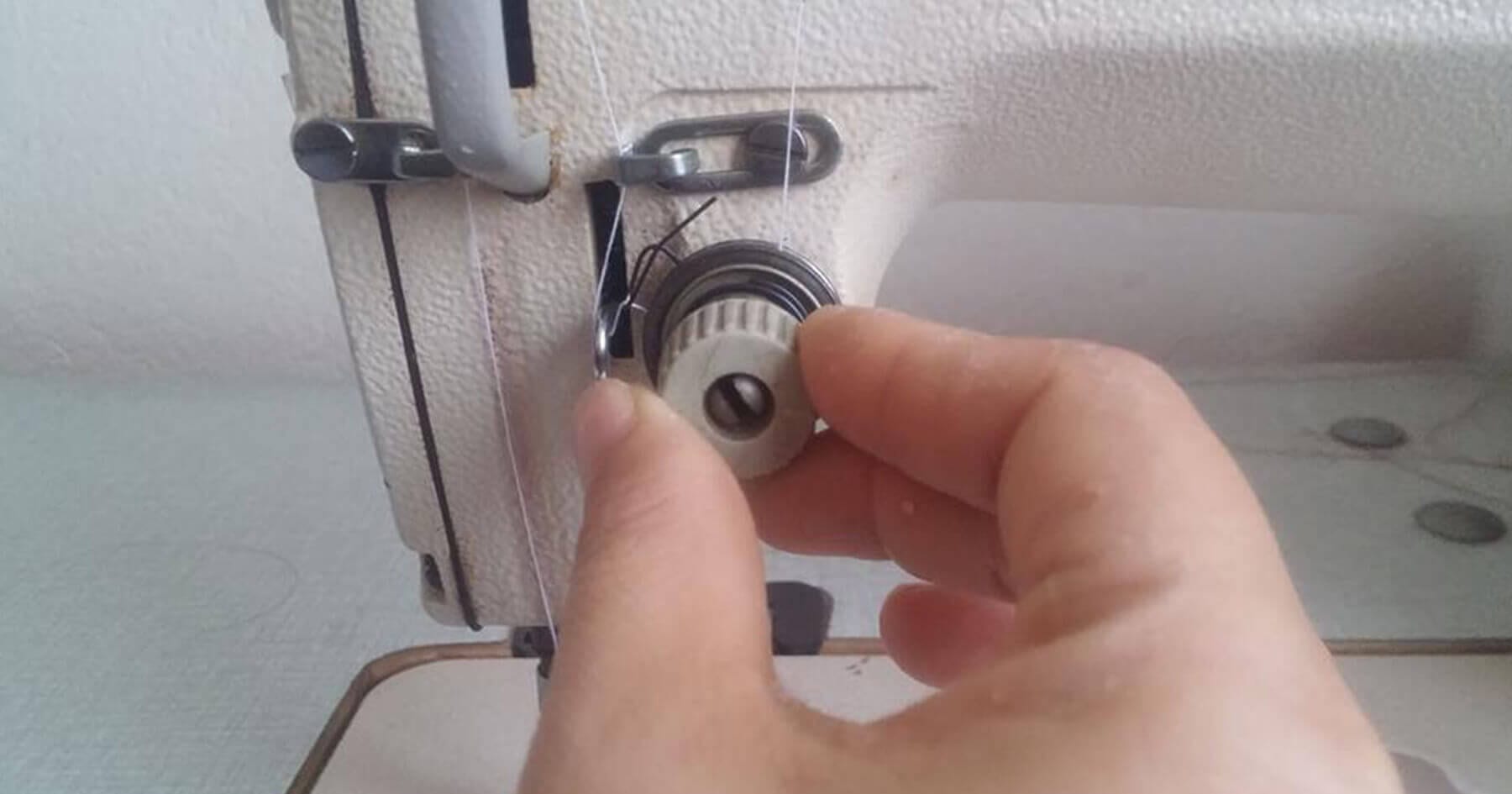 Sùi chỉ dưới - Một số lỗi thường gặp khi vận hành máy may công nghiệp