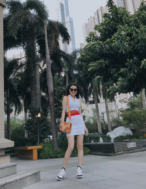 Style dạo phố mùa nắng của ‘Sao Việt’ - Ảnh 11