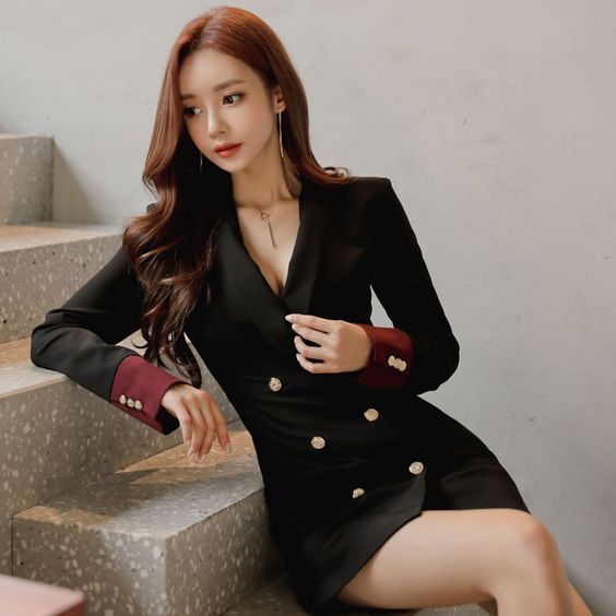 Đánh lừa thị giác bằng đầm đắp chéo giả vest