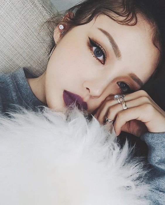 Lấy tay che một mắt khi chụp hình selfie - Ảnh 1