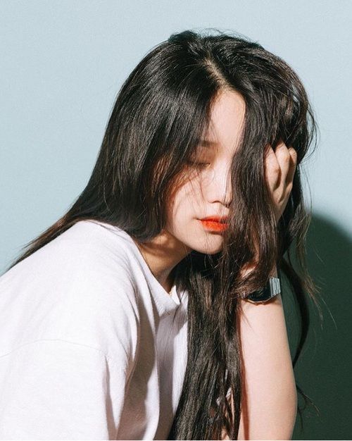 Dùng tóc che bớt mặt tạo hiệu ứng deep thật deep khi chụp hình selfie