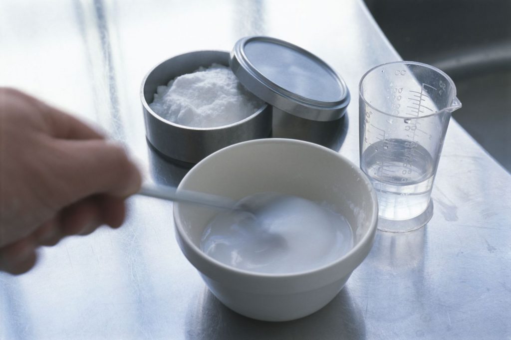 Mẹo tẩy trắng quần áo với baking soda