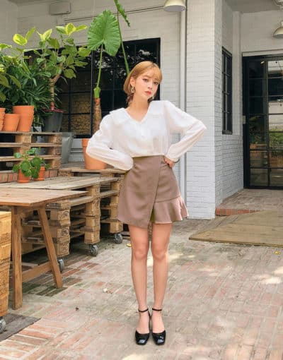 Sắc mầu trầm lắng này phù hợp với những bạn gái điềm đạm ưa thích vẻ đẹp thanh lịch, nhã nhặn