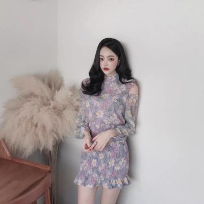 Đầm hoa cổ lọ tone tím nhạt khoét vai nhẹ nhàng dịu dàng