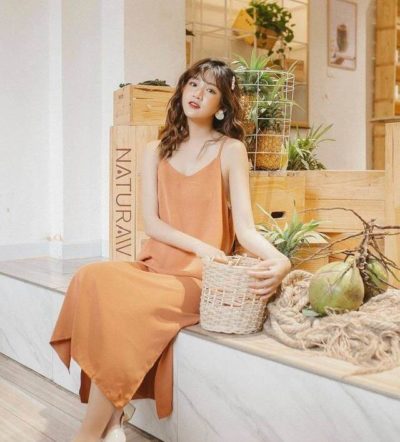 Đầm hai dây luôn là item được ưa chuộng vào hè