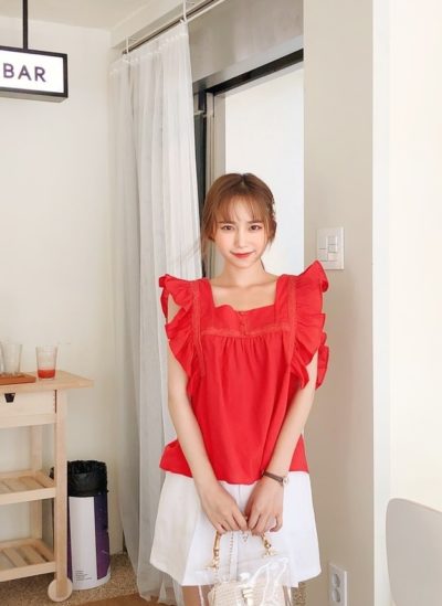 Áo sơ mi đỏ tay bèo cổ vuông + quần short xinh chưa các nàng ơi