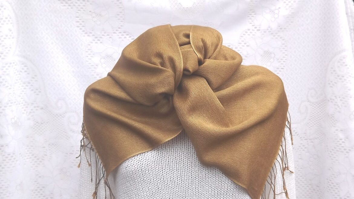 Pashmina là gì? Nó có phải là một loại chất liệu không?