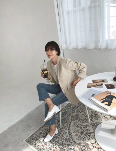 Diện set đồ với quần jeans và áo blazer, phong cách các nàng sẽ được nâng hạng đáng kể.