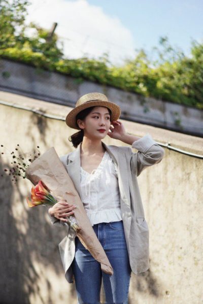 Áo blazer đem tới vẻ thanh lịch và trẻ trung cho phong cách các nàng.