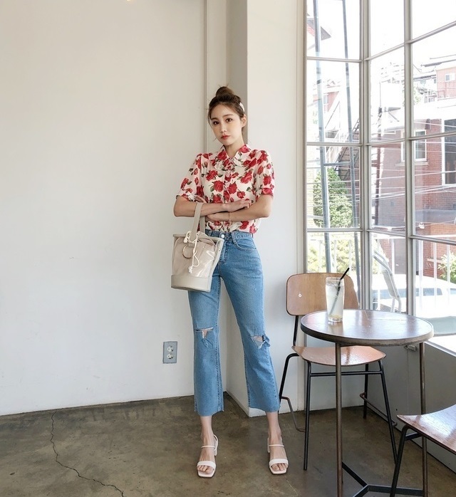Dáng quần jeans ống đứng lên ngôi mạnh mẽ khiến các nàng không thể bỏ qua mà săn lùng đủ mọi cách Mix & Match cùng chiếc quần cá tính này
