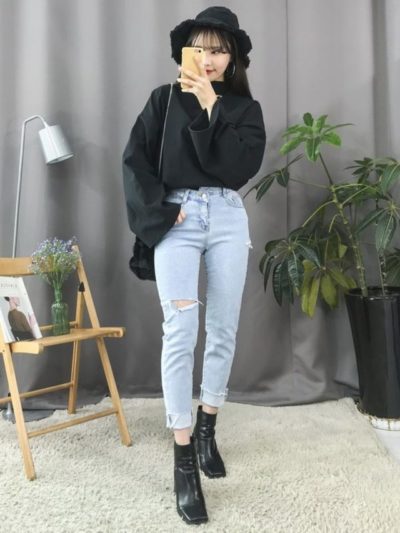 Áo tay xòe rộng và Jean rách xắn ống thật xinh xắn