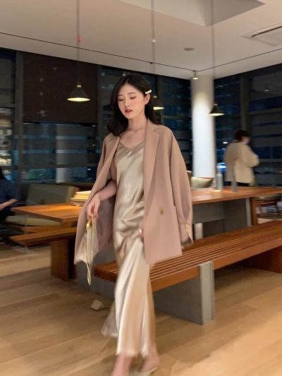 Với set đồ này là bạn sẽ có một set đồ đầy thanh lịch, đứng đắn mà không kém phần kiêu sa, quyến rũ