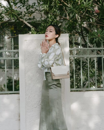 Nếu không có trình Mix & Match thượng thừa thì tốt nhất là bạn không nên phối cả hai 2 item lụa bóng với nhau