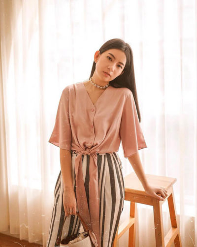 Mix thêm đôi giày cao gót thanh mảnh hoặc đôi mule, đôi sandals, hay thậm chí là đôi sneaker basic... là đã quá hoàn hảo rồi