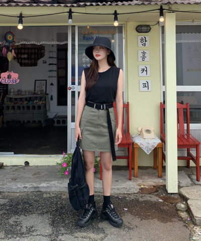 Cool ngầu với áo tank top mix chân váy chữ A cá tính