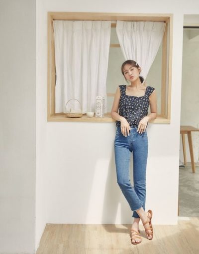 Diện áo dây kết hợp Jeans nhìn xinh chưa nà