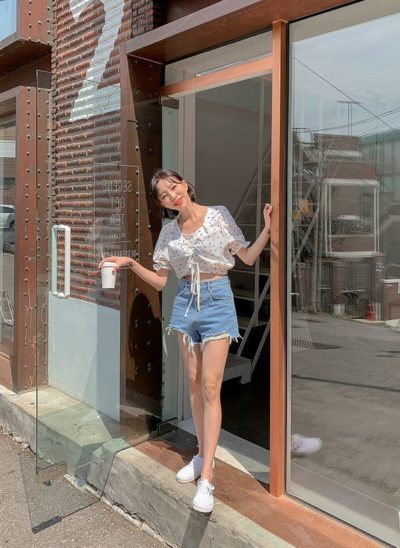 Diện croptop rút kết hợp cùng short nhìn xinh cực luôn ý