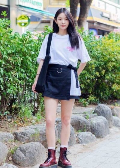 Mix áo thun oversize kết hợp cùng chân váy quấn thôi mà xinh vậy đó