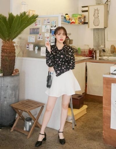 Sơ mi họa tiết cùng chân váy loe siêu đáng yêu nha nàng