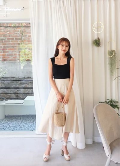 Item hai dây đi chung với chan váy dài siêu đáng yêu luôn