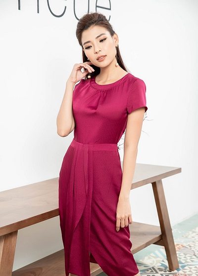 Thuý Diễm gợi ý đầm thiết kế đắp chéo cổ tròn