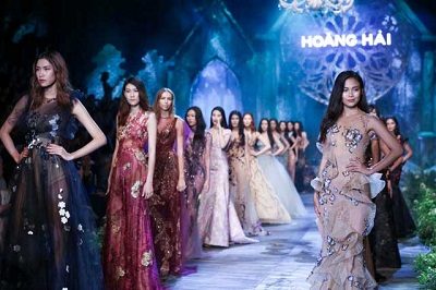 BST của NTK Hoàng Hải thiên về thêu, kết.