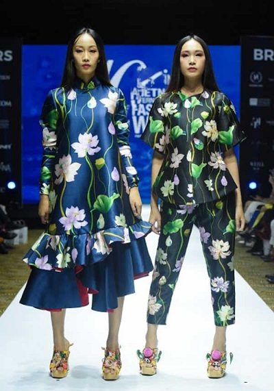 BST của NTK Thủy Nguyễn với họa tiết hoa văn ấn tượng.
