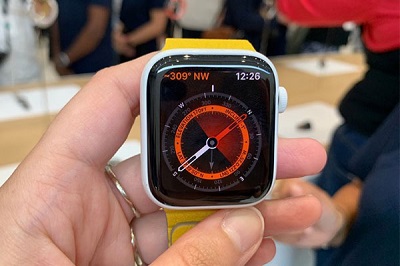 Apple watch series 5 được tích hợp la bàn