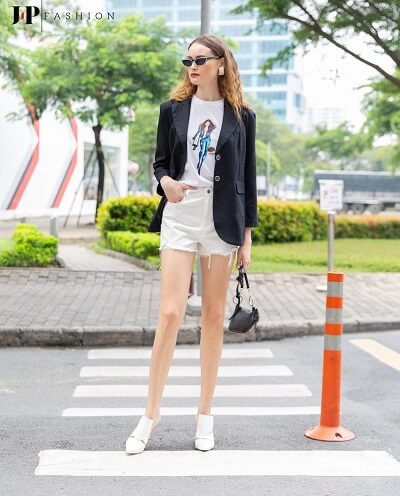Sành điệu và thời trang hơn khi diện áo thun với blazer