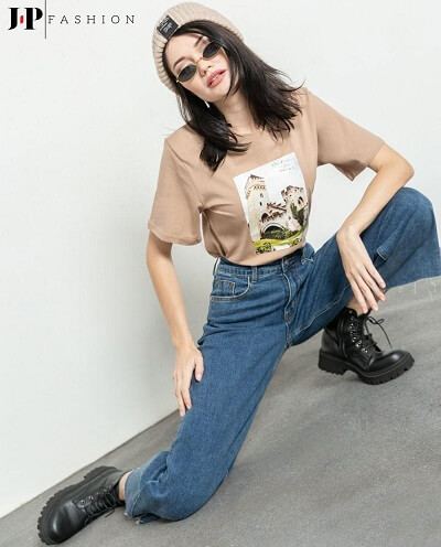 Chất chơi trong set đồ áo thun với quần jeans cạp cao