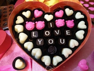 Tặng Socola ngày valentine 2021
